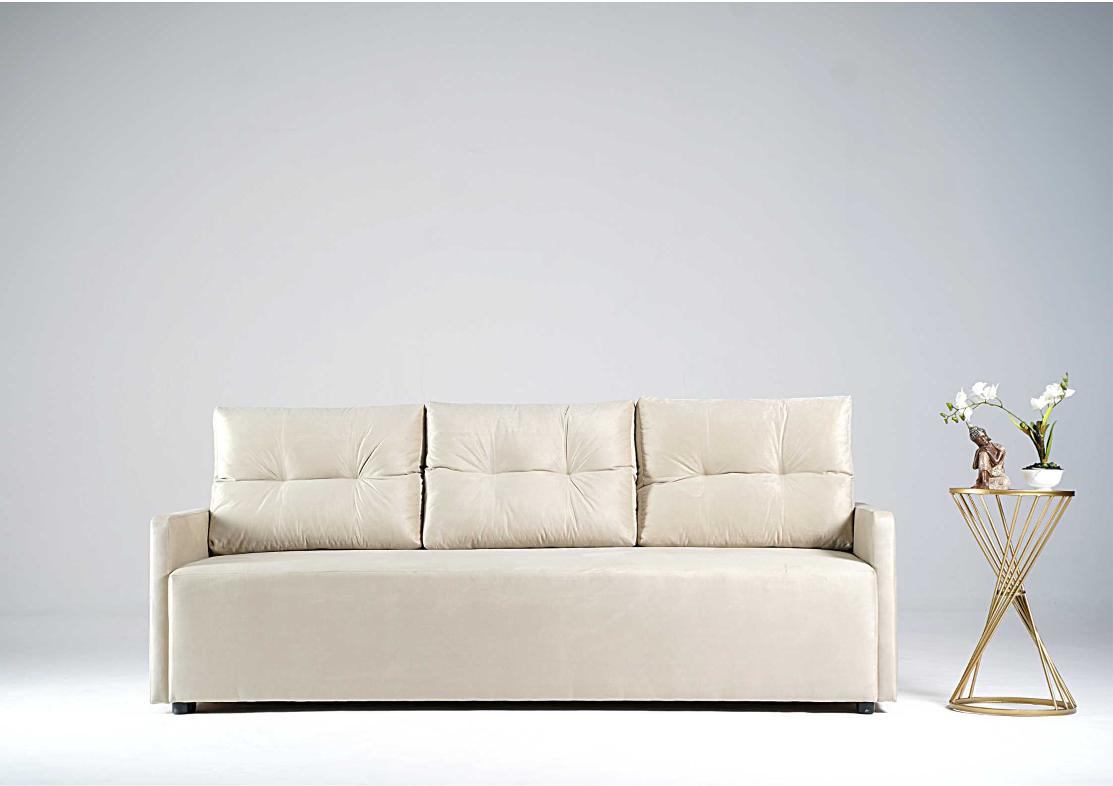 Mała sofa z pikowanymi poduszkami Vero